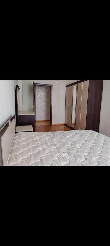 Günlük kirayə mənzillər: Mebelli 3 otaqlı mənzil paketi - Geniş qonaq otağı: 2 ədəd divan, 2