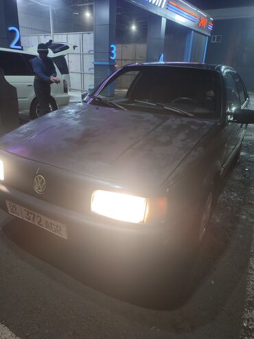 Другие Автомобили: Седан темно‑серого цвета. Кузов 4‑дверный, тонированные стекла по — 15