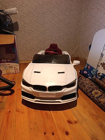 1 yaş: Uşaq üçün elektrikli miniatür avtomobil - Korpus: ağ rəngli sport — 3