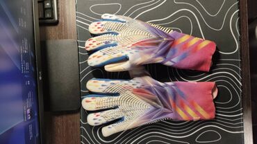 джабулани мяч: Вратарские перчатки Adidas Predator (линейка с силиконовыми