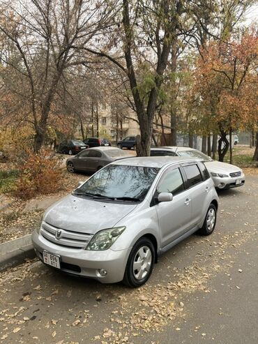 Toyota: Toyota ist: 2004 г., 1.5 л, Автомат, Бензин, Хэтчбэк