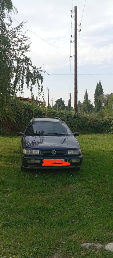 машина volkswagen: Volkswagen Passat: 1993 г., 1.8 л, Механика, Бензин, Универсал