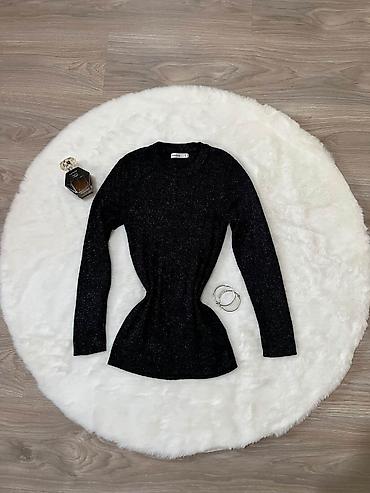 second hand vrnjacka banja: RESERVED sljokicava bluza 
Velicina S moze i M 
Cena 1200 din🟨🟨 — 2
