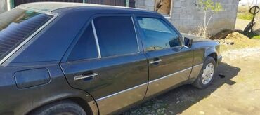 мерседес cls 63 amg цена бишкек: Седан Mercedes-Benz E-Class W124 черного цвета, произведенный в 1994