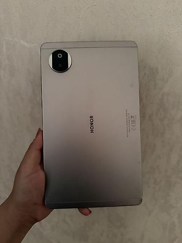 samsung galaxy tab a: HONOR planşet Xüsusiyyətlər: - Metal gövdə, nazik çərçivələr - Arxa — 1