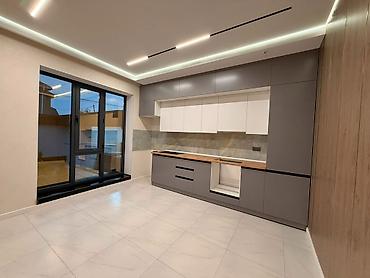 хату: 🏡 ПРОДАЁТСЯ СТИЛЬНЫЙ ДОМ В СТИЛЕ ХАЙ-ТЕК! 📍 Район Акордо 🏠 Площадь — 5