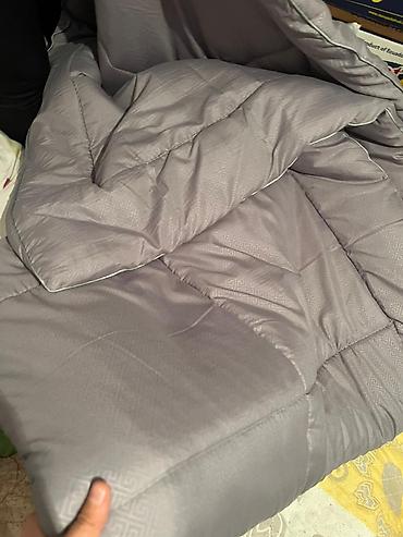 Одеяла и пледы: Одеяло, Б/у, Все сезоны — 7