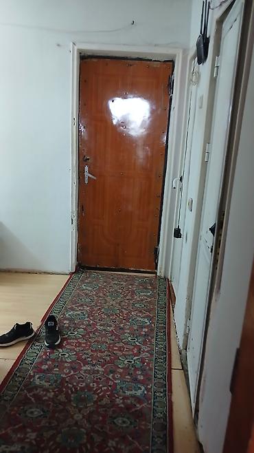 ev kirayesi: Kirayə mənzil – 3 otaq - Plan: dəhliz, 2 ayrı otaq, mətbəx, sanitar — 9