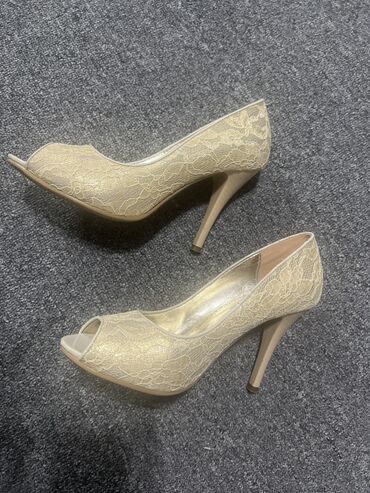 женские туфли размер 38: Туфли 38, цвет - Золотой