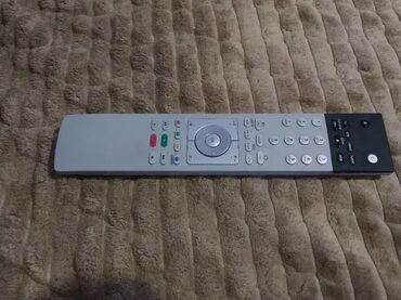 Aksesoari za TV i video: 1. Loewe ÀSISST 2 Remote Control 2. Loewe RC 15702-10 Remote Control — 3