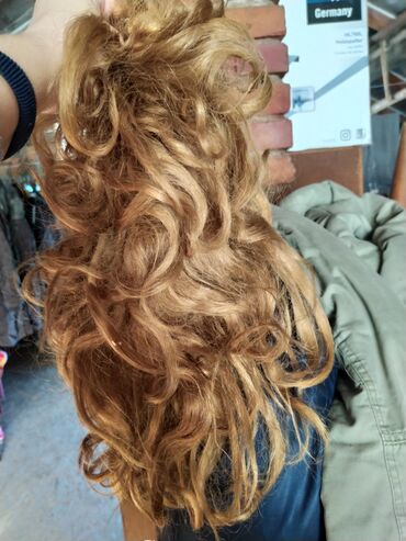 Perike i klipse: Prodajem periku prirodna kosasvetlo - braon bojadugačkatežina na lalafo.rs — 1 Perike i klipse: Prodajem periku prirodna kosasvetlo - braon bojadugačkatežina — 1