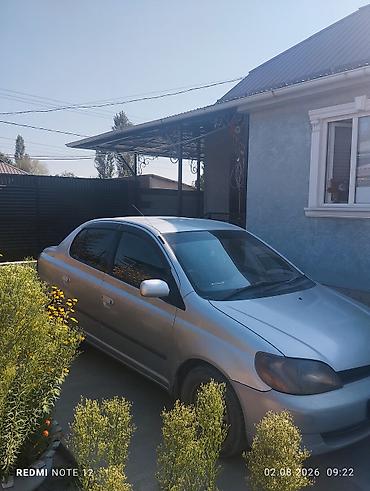 Toyota Platz: 2001 г., Седан