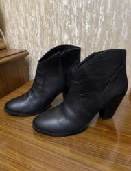 женские ботильоны со шнуровкой: Полусапожки из натуральной кожи размер 41 в хорошем состоянии одеты