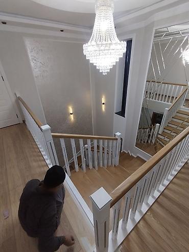 Деревянные лестницы: Деревянная лестница Для дома, Форма лестницы: Много-маршевая, Стиль: Классический — 29