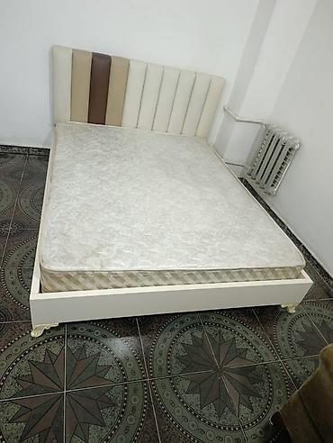 Fabrik istehsalı taxt 150 manat.Olcu 160/2 .Catdirilma odenisle.Unvan