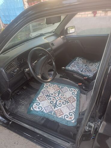 рассрочкага машина алам: Volkswagen Golf: 1993 г., 1.6 л, Механика, Бензин, Хэтчбэк