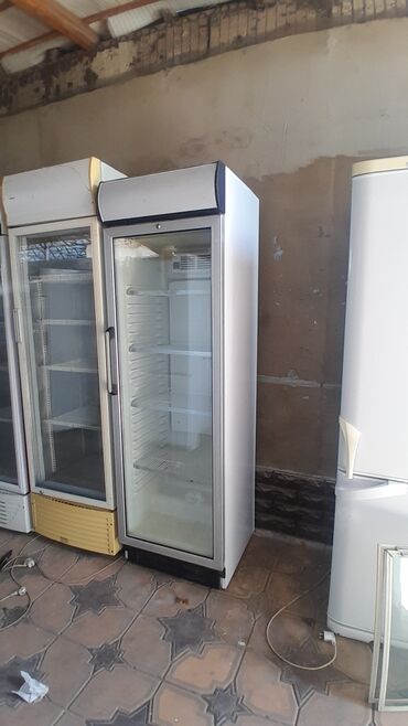 чолпон ата холодильник: Продаю витринный холодильник работает отлично в хорошем состоянии