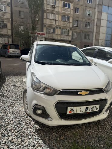 купить машины: Chevrolet Spark: 2016 г., 0.1 л, Вариатор, Бензин, Хэтчбэк