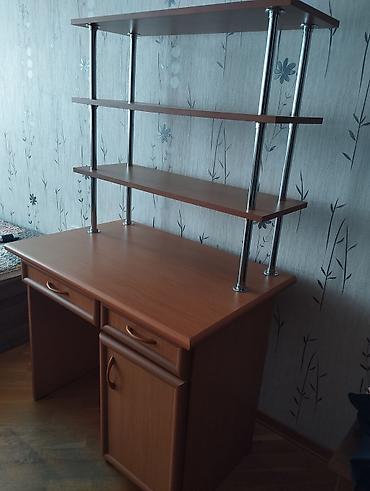 Sifarişlə ev mebeli: Düz masa, Polkalı, Siyirməli, Teksturalı laminat — 2