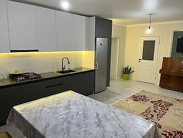 Продажа коттеджей и домов: 🏡 Продаётся уютный 4-к дом в📍ж/м Ак-Ордо 2 ✨ Основные характеристики — 1