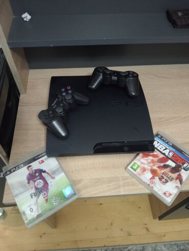 PS3 (Sony PlayStation 3): PLAYSTATİON 3 ev şəraitində az işlənib. içərisində 10eded oyun var və