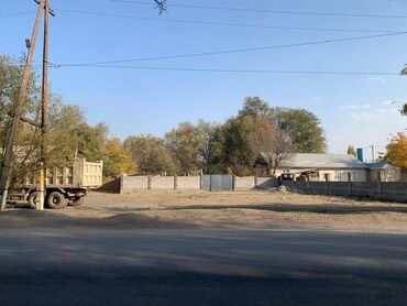 срочно продаётся 1 комнатная квартира в районе ошского рынка по улице кенсуйская 17: 4 соток, Бизнес үчүн