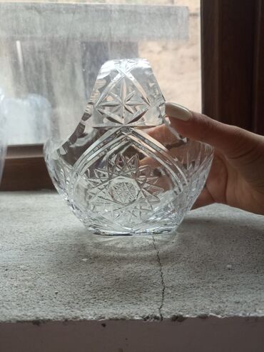 3 kq tort nece neferlikdir: Kəsimli kristal şirniyyat səbəti - Material: qalın, şəffaf kəsimli