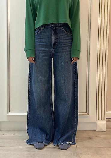 Qadınlar üçün oversize kəsimli, enli balaqlı cins şalvar - Model