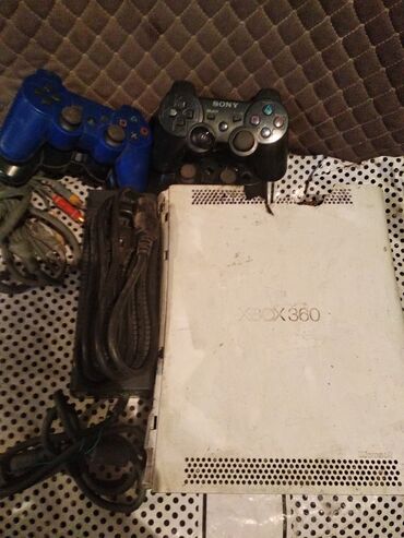 Xbox 360: Продаю на запчасти xbox360 console(рабочий),джостик и тд. [блок