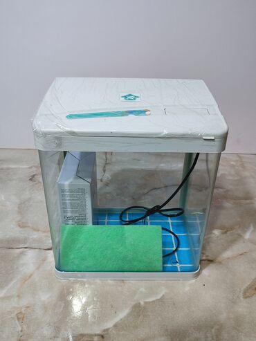 водоросли для аквариума: Заводской аквариум. С крышкой, светильником, помпой-фильтром. 8 литров