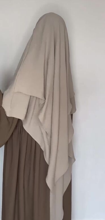 хиджаб химар: Двухслойной химар 
Цвет светло бежевый 
Материал шифон