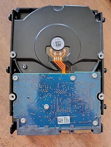 urban diskleri: HGST 3.5" daxili sərt disk – 2TB Problemsiz İşlək vəziyyətdə.Öz — 2