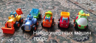 домик из одеял: Игрушки,погремушки для маленьких детей. Отличное качество и состояние