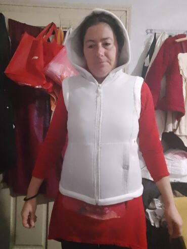 Prsluci: Ženske prsluke – 2 komada 1) Zimski puf prsluk sa kapuljačom - Boja — 6