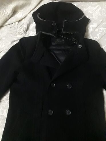 Пальто: Пальто Корейское, теплое, можно зимой носить, на 10-15 лет. в отличном — 2