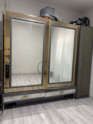 Matraslar: Kupe, 2 qapılı Qarderob, paltar dolabı