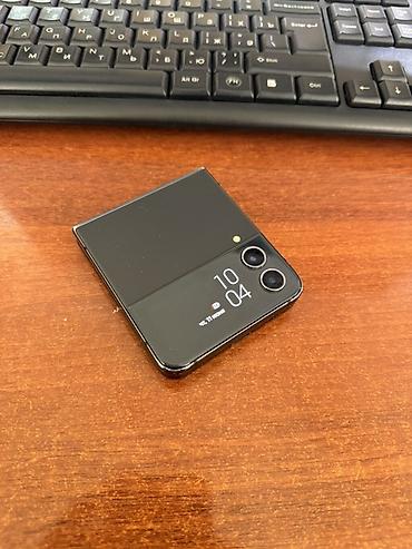 samsung z fold 7: Смартфон-раскладушка Samsung Galaxy Z Flip (серия Flip, черный цвет) — 2