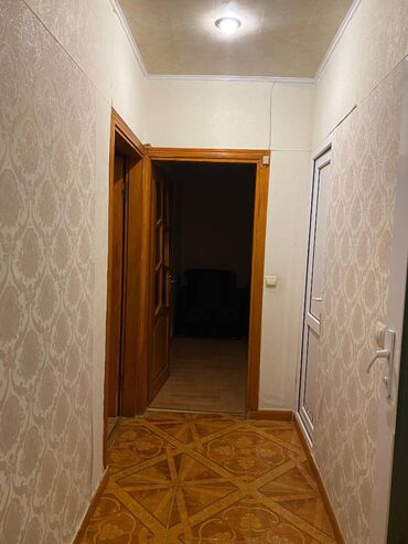 Uzunmüddətli kirayə mənzillər: Ecemi metrosuna yaxin 3 otaq bina evi 5/5 mertebesi ewyali kiraye — 5