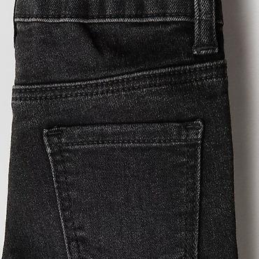 stringer alt geyimi: Uşaq cins şalvarı – qara rəng
Ölçü 74/80
H&M — 5