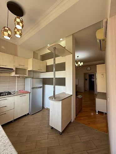 Yeni tikili: Mərkəzdə Kupçalı Əşyalı 3 Otaga Düzəlmə Mənzil. 63 Kv 128 Min. 16 — 7