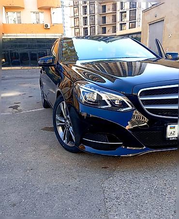 Mercedes-Benz: Mercedes-Benz E-Class sedan - Korpus: Qara rəng, aerodinamik kuzov — 3