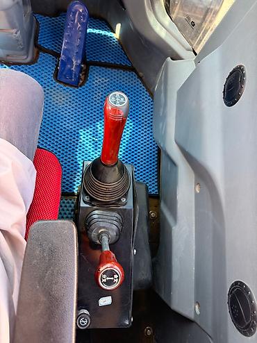 Фронтальные КУНы: Фронтальный погрузчик — Китай. 2025 год. Ковш 2,2 см³. Управление — — 18