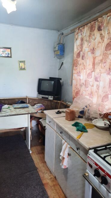продаю дом в кемине: Барачный, 53 м², 3 комнаты, Агентство недвижимости, Старый ремонт