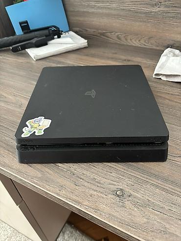 Видеоигры и приставки: PlayStation 4 Slim (Sony) - Model: PS4 Slim, qara rəng - Korpus: üst — 1