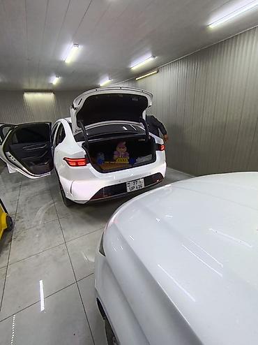 byd satisi: Arenda BYD Qin Plus DM-i sedan - Kuzov: ağ rəng, aerodinamik fastback — 8
