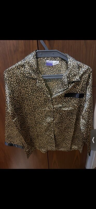 Ev geyimləri, pijamalar: AMERICAN EVENING qadın pijama dəsti - Üst: leopar naxışlı, atlas — 1