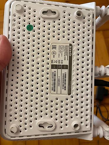 saz modem satilir: Tenda N300 modemi.yeni kimidir.hec bir problemi yoxdur.elave sual olsa — 4
