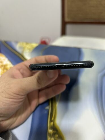 Xiaomi: IPhone SE 2020, Qara, Barmaq izi