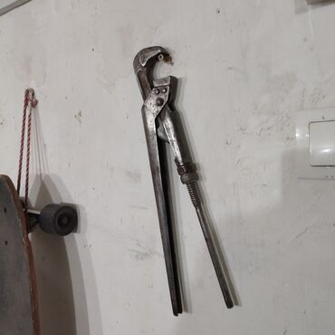 Плоскогубцы: Газовый ключ советский. в отличном состоянии зёв 6 см всего 1000 сом