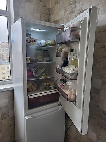 soyuducu kohnə: Aşağıdan donduruculu, ağ rəngdə iki qapılı soyuducu. İşlək vəziyyətdə — 3